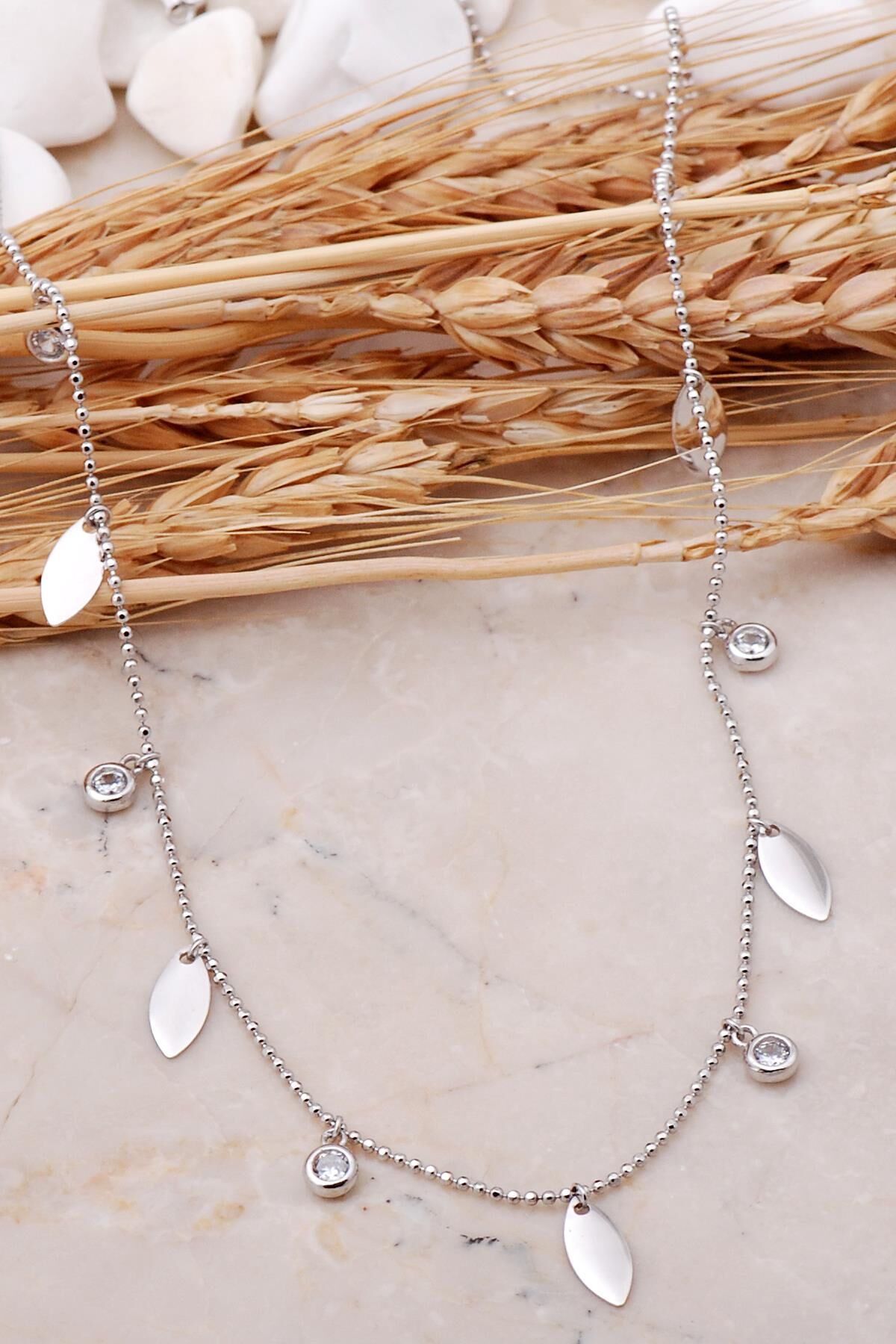 Mekik Pullu Rodyumlu Gümüş Kolye 7447