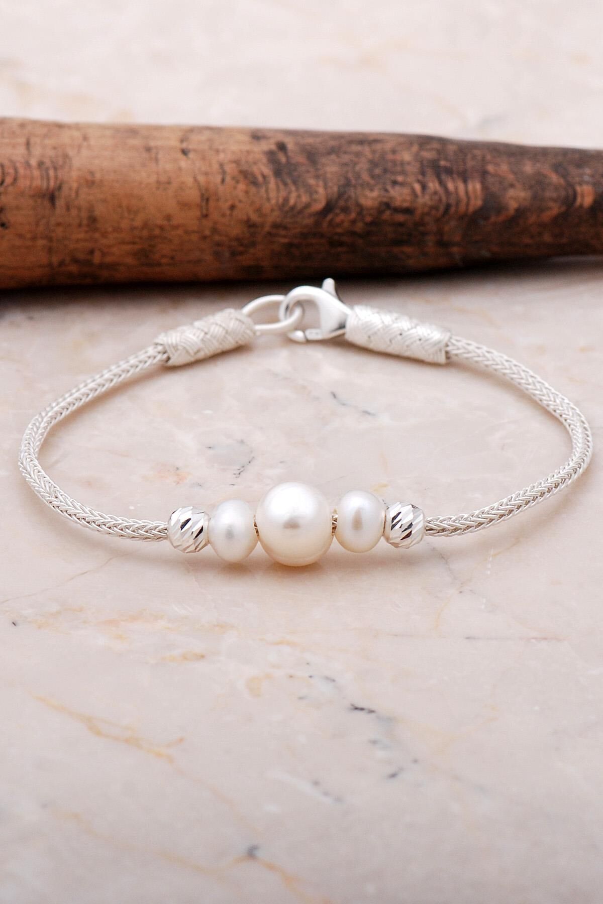 Dorissa İnci Taşlı Kazaziye İşlemeli Gümüş Bileklik 3542