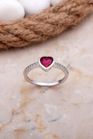 Kalp Yakut Taşlı Rodyumlu Gümüş Yüzük 3694