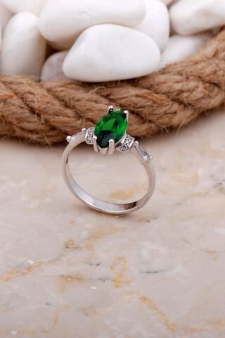 Yeşim Taşlı Mekik Rodyumlu Gümüş Yüzük 3554