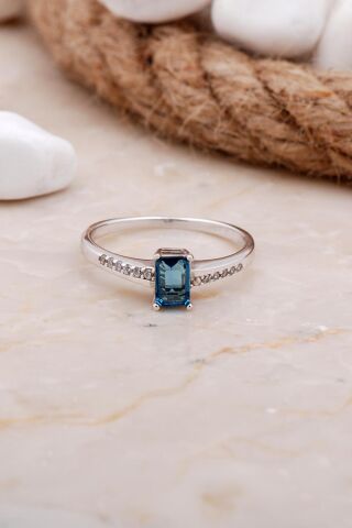 Safir Taşlı Baget Rodyumlu Gümüş Yüzük 3560