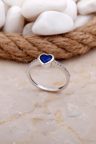 Kalp Safir Taşlı Rodyumlu Gümüş Yüzük 3564