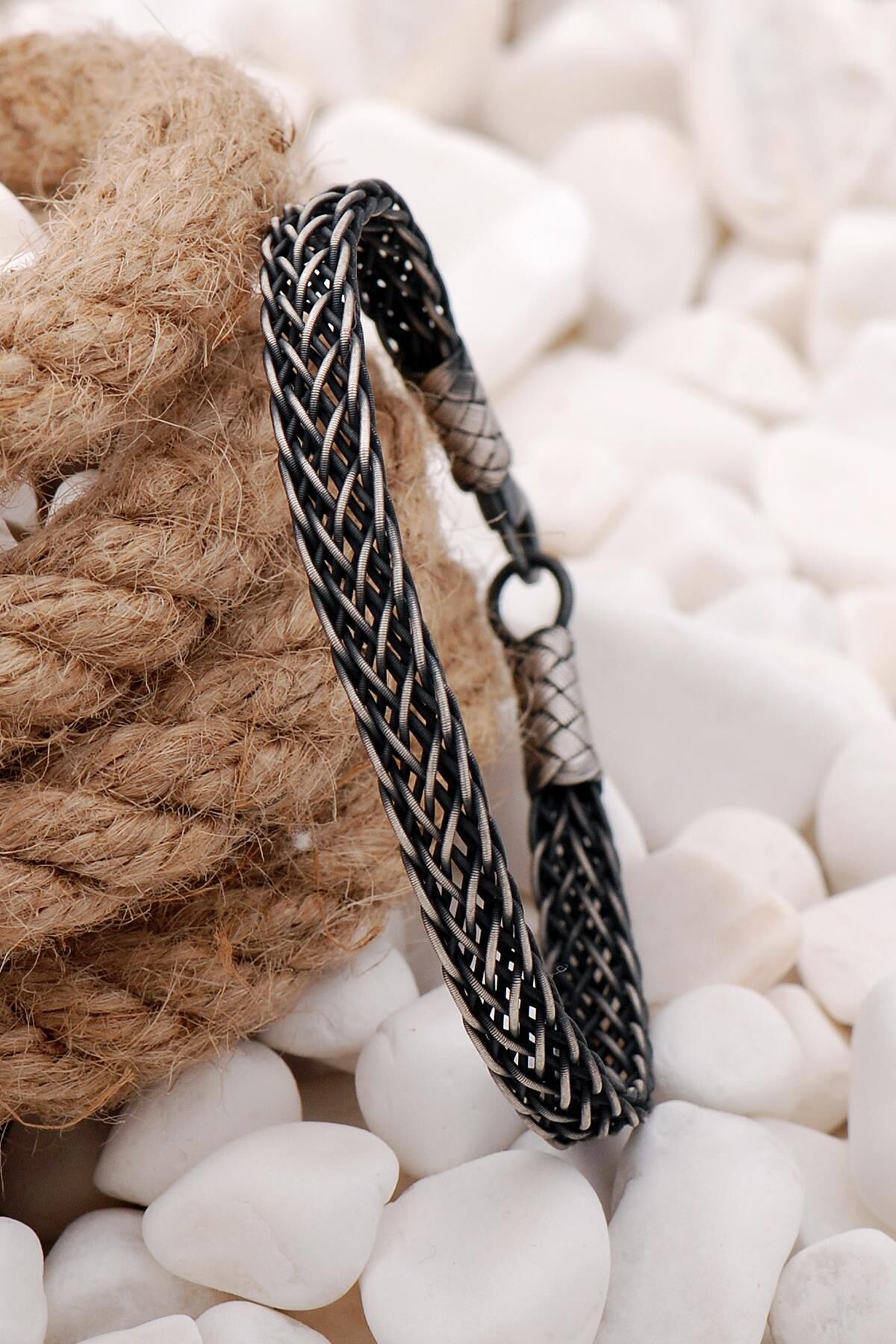 Kazaziye İşlemeli Elişi Sarma Gümüş Erkek Bileklik 3816