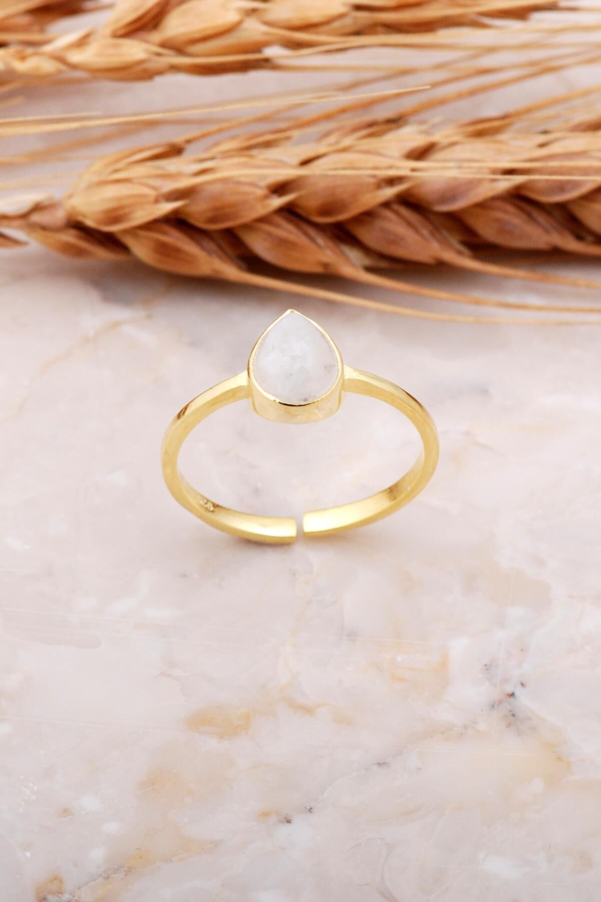 Ay Taşlı Damla Altın Kaplama Gümüş Yüzük 3662