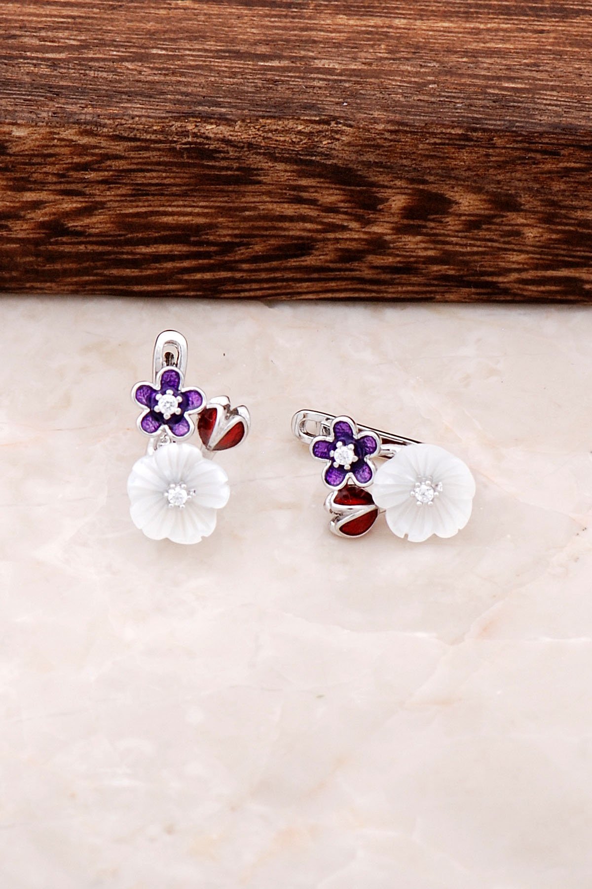 Mineli Çiçekli Gümüş Küpe 