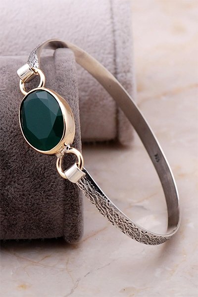 Kök Zümrüt Taşlı El İşi Gümüş Bilezik