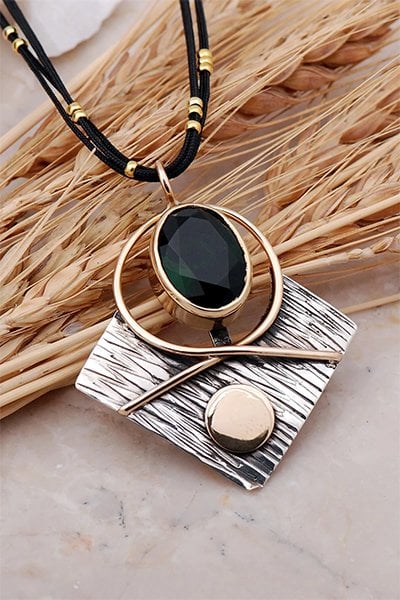 Kök Zümrüt Taşlı El İşi Gümüş Kolye