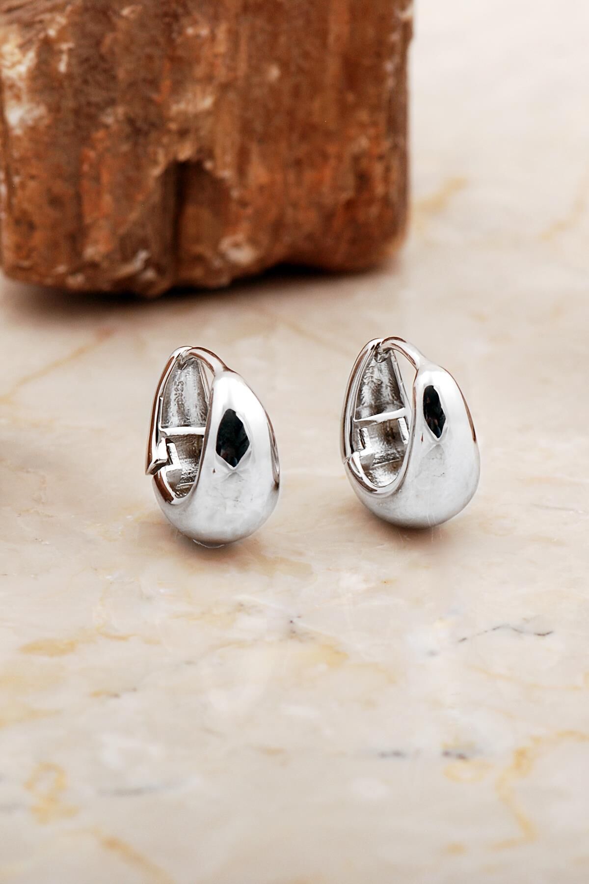 Taşsız Damla Rodyumlu Gümüş Küpe 7034