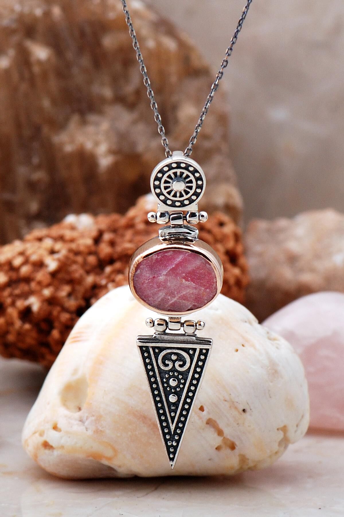 Pembe Kuvars Elişi Antik Tasarım Gümüş Kolye 7048