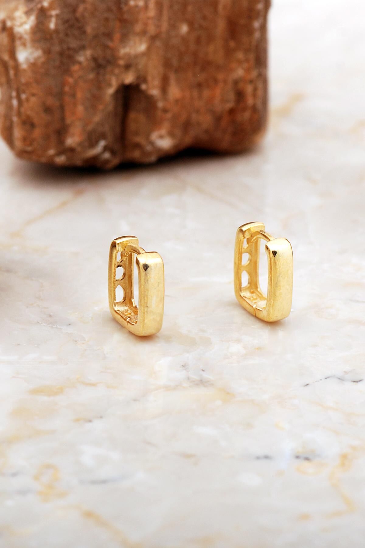 Taşsız Dikdörtgen Altın Kaplama Küçük Boy Gümüş Küpe 7038