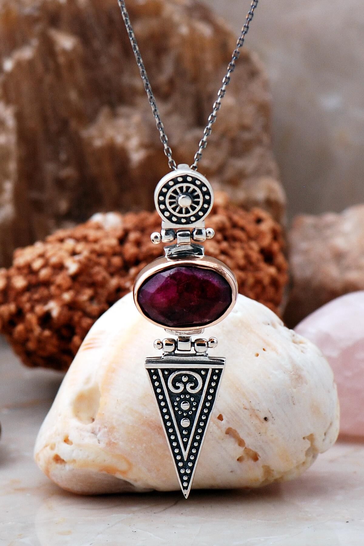 Kök Yakut Antik Tasarım Elişi Gümüş Kolye 7052