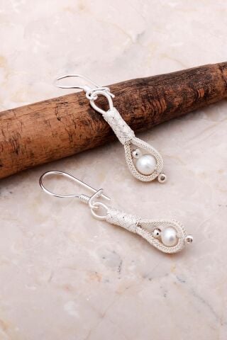 Kazaziye İşlemeli İnci Taşlı Gümüş Küpe 5143