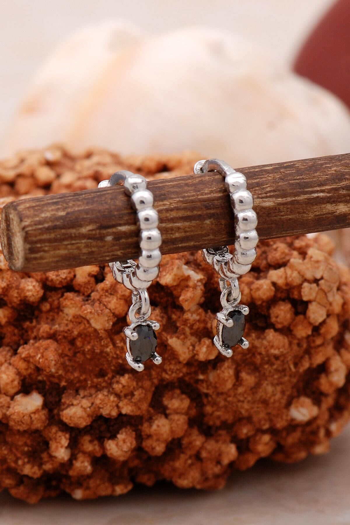 Oniks Tek Taş Rodyumlu Gümüş Küpe 5455