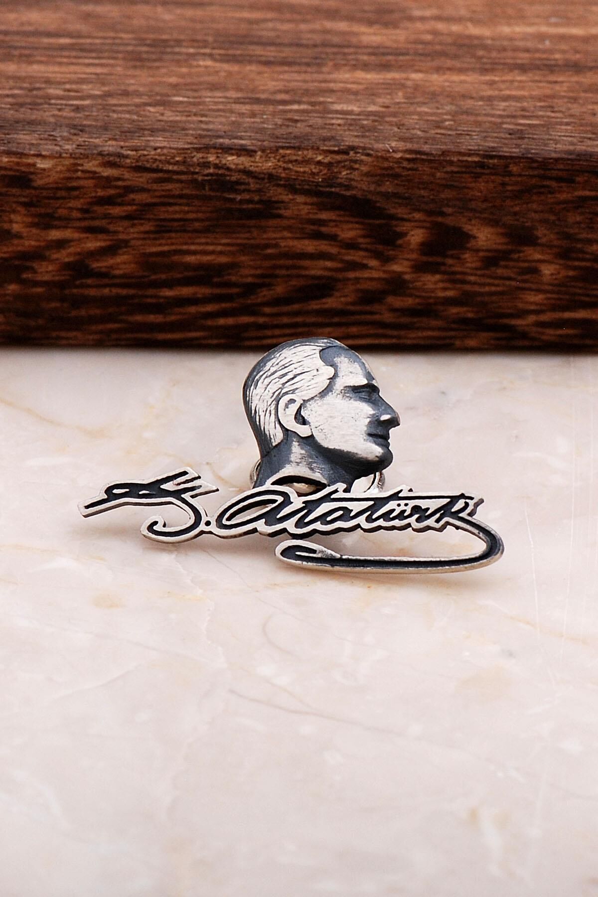 Kemal Atatürk Portreli Ve İmzali Gümüş Yaka Rozeti 21