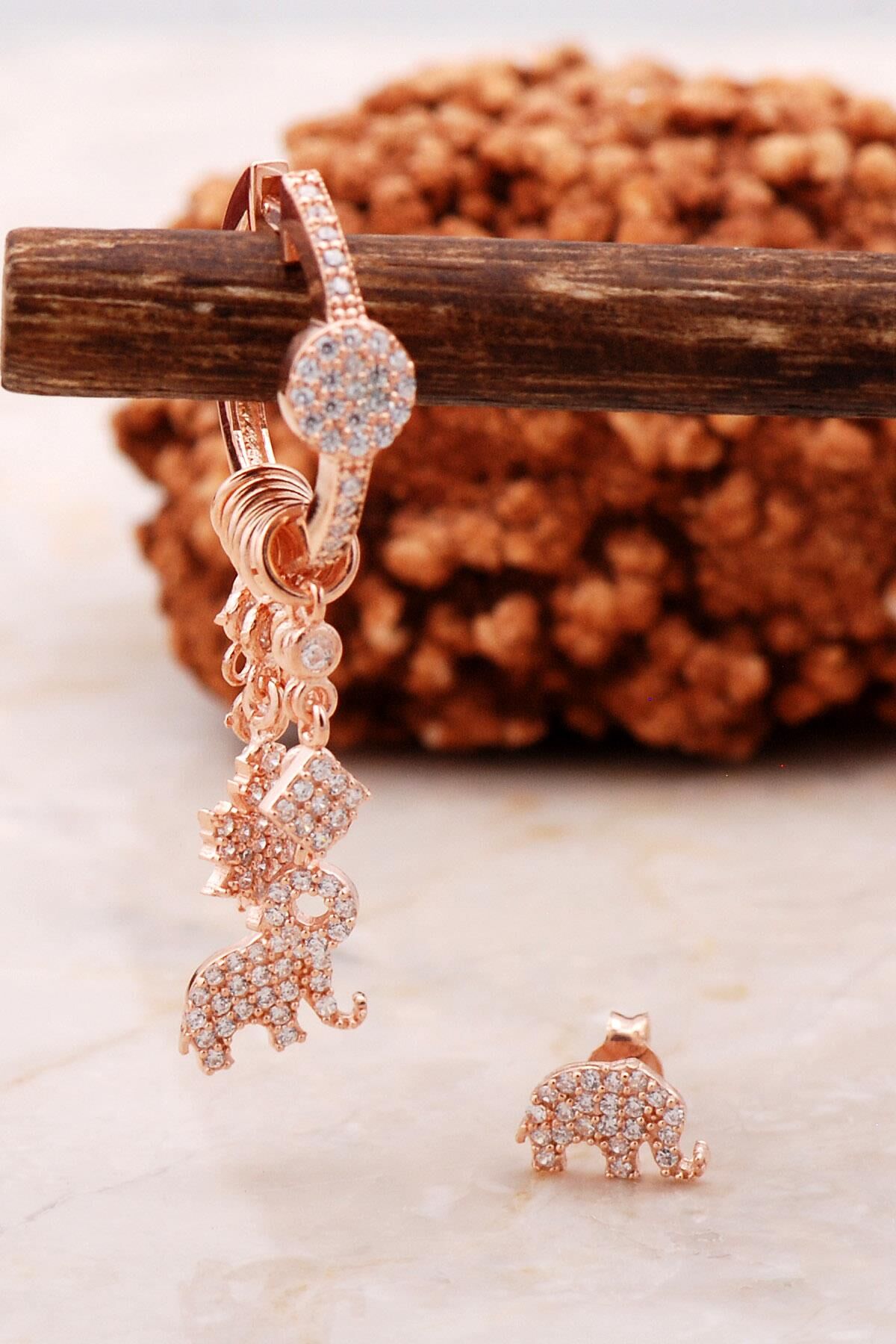 Fil Rose Gümüş Kombin Şans Küpe 5470