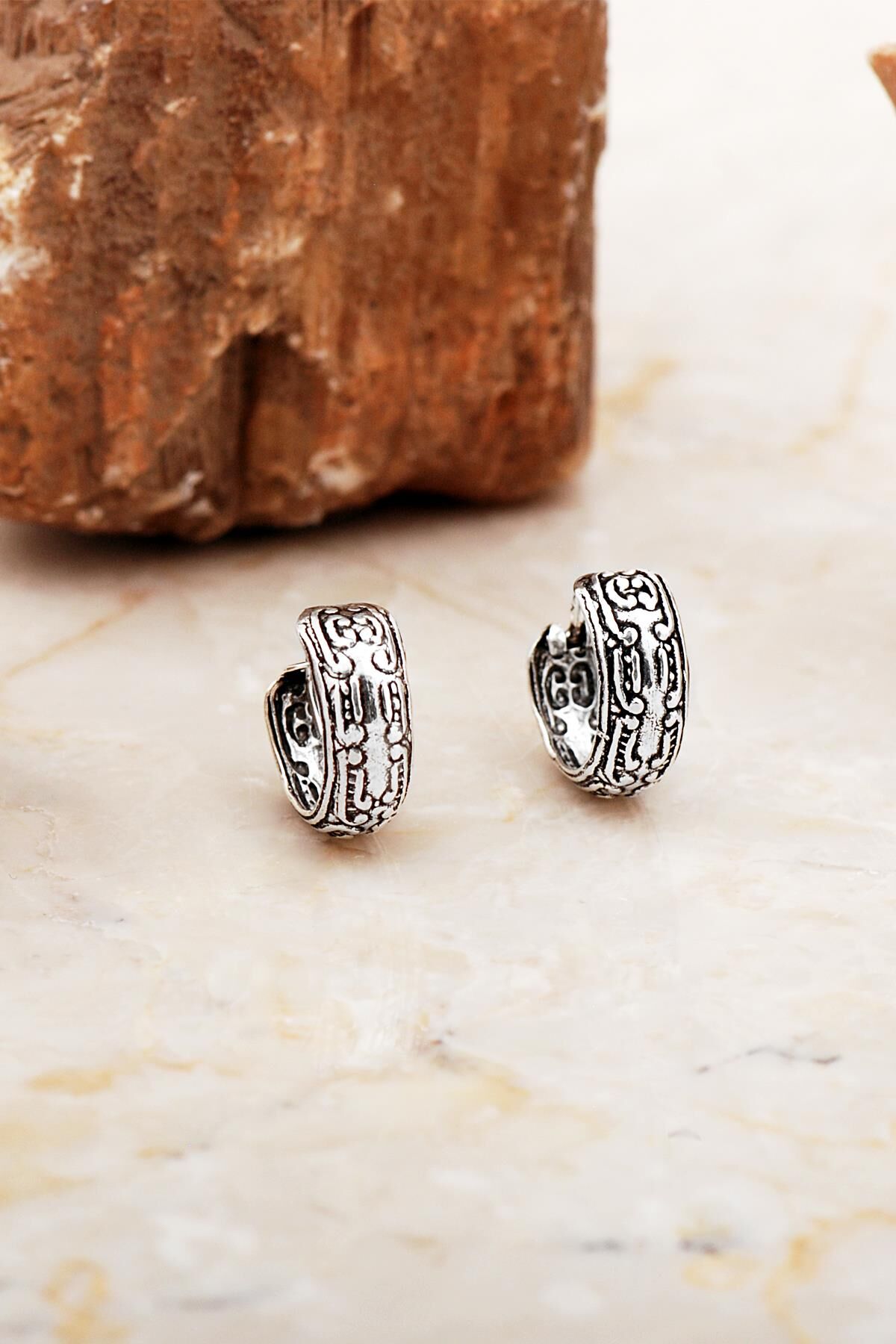 14 Mm Elişi Desenli Gümüş Halka Küpe 7059