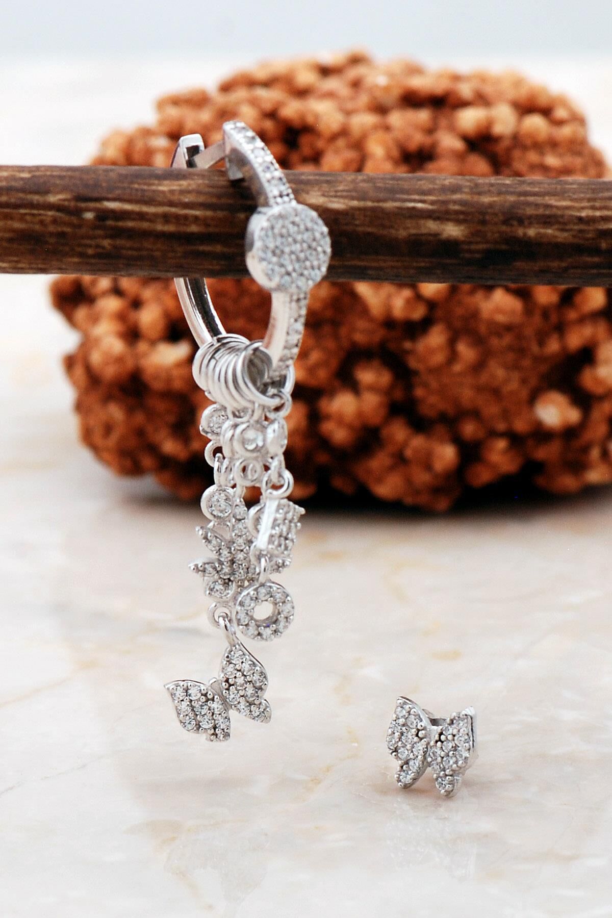 Kelebek Rodyumlu Gümüş Kombin Şans Küpe