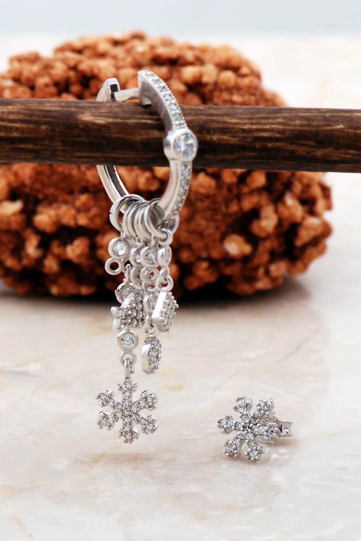 Kar Tanesi Rodyumlu Gümüş Kombin Şans Küpe 5491