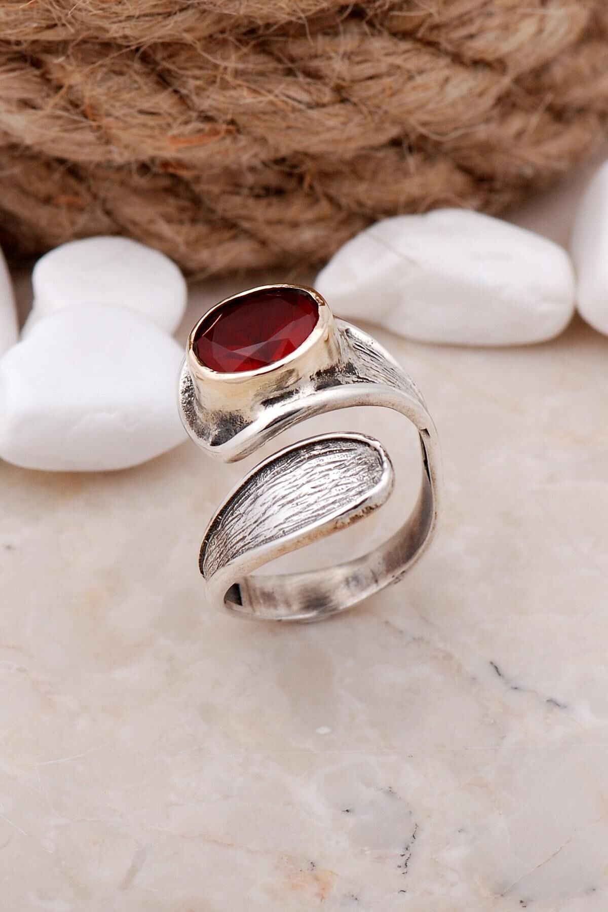 Kök Yakut Taşlı Damla Elişi Gümüş Yüzük 3315