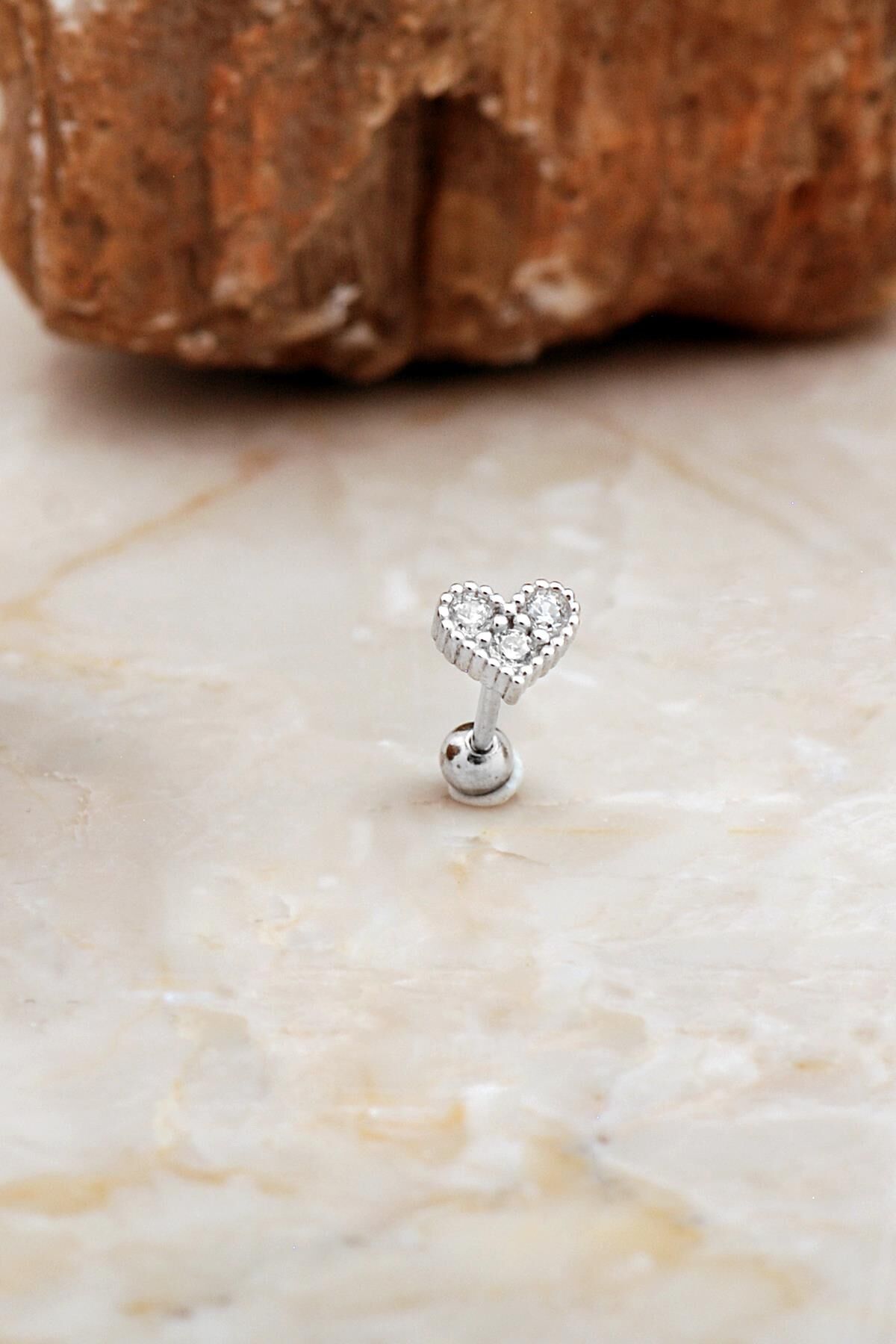 Kalp Rodyumlu Gümüş Tragus Küpe 7078