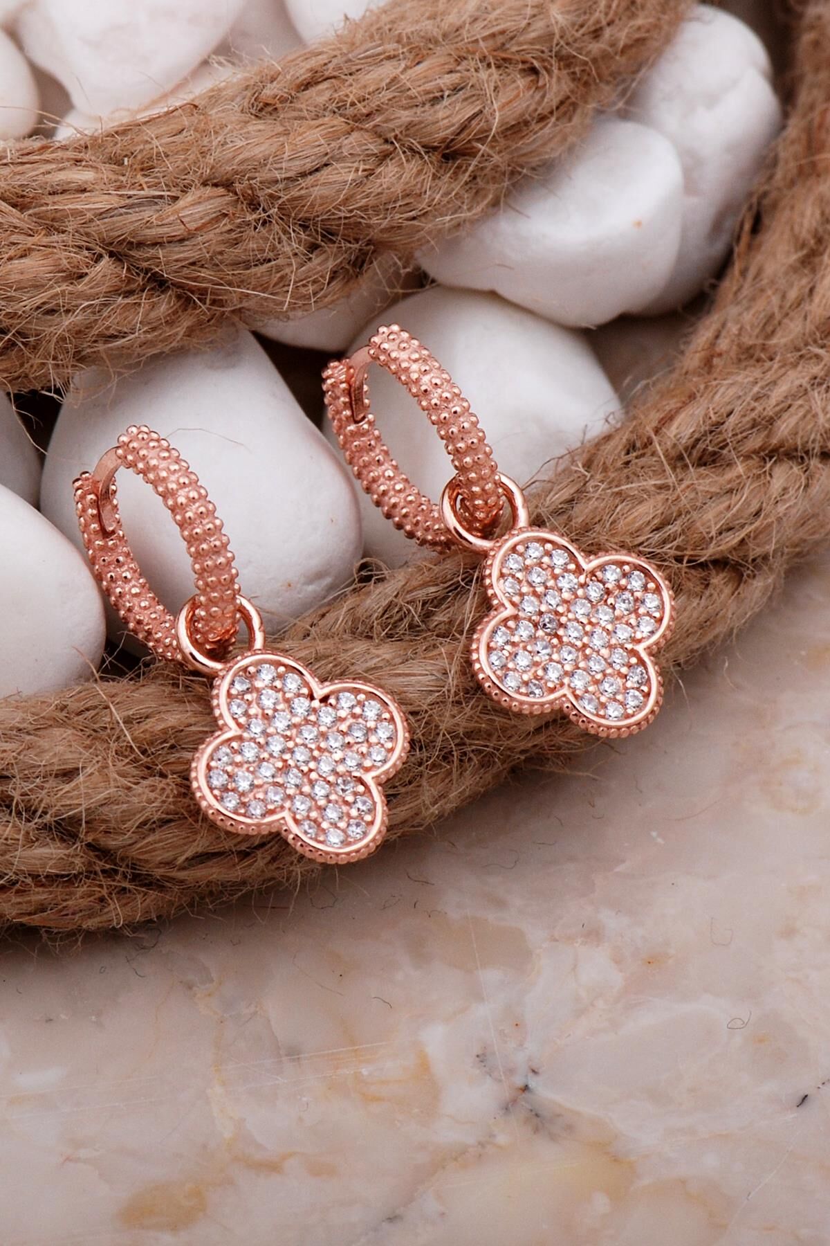 Yonca Rose Gümüş Sallantılı Halka Küpe 5894