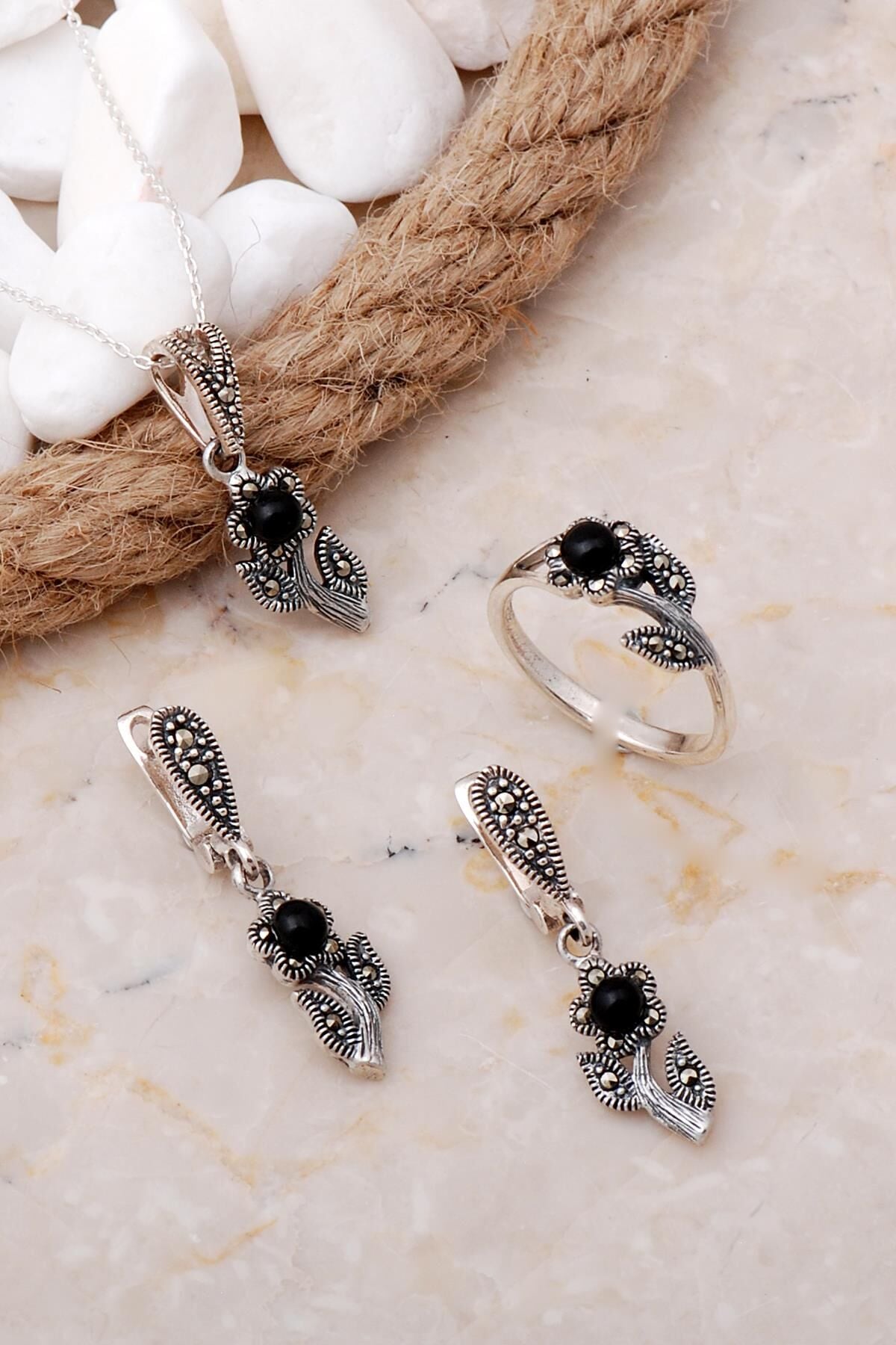 Markazit Taşlı Çiçek Tasarımlı Gümüş Set 2124