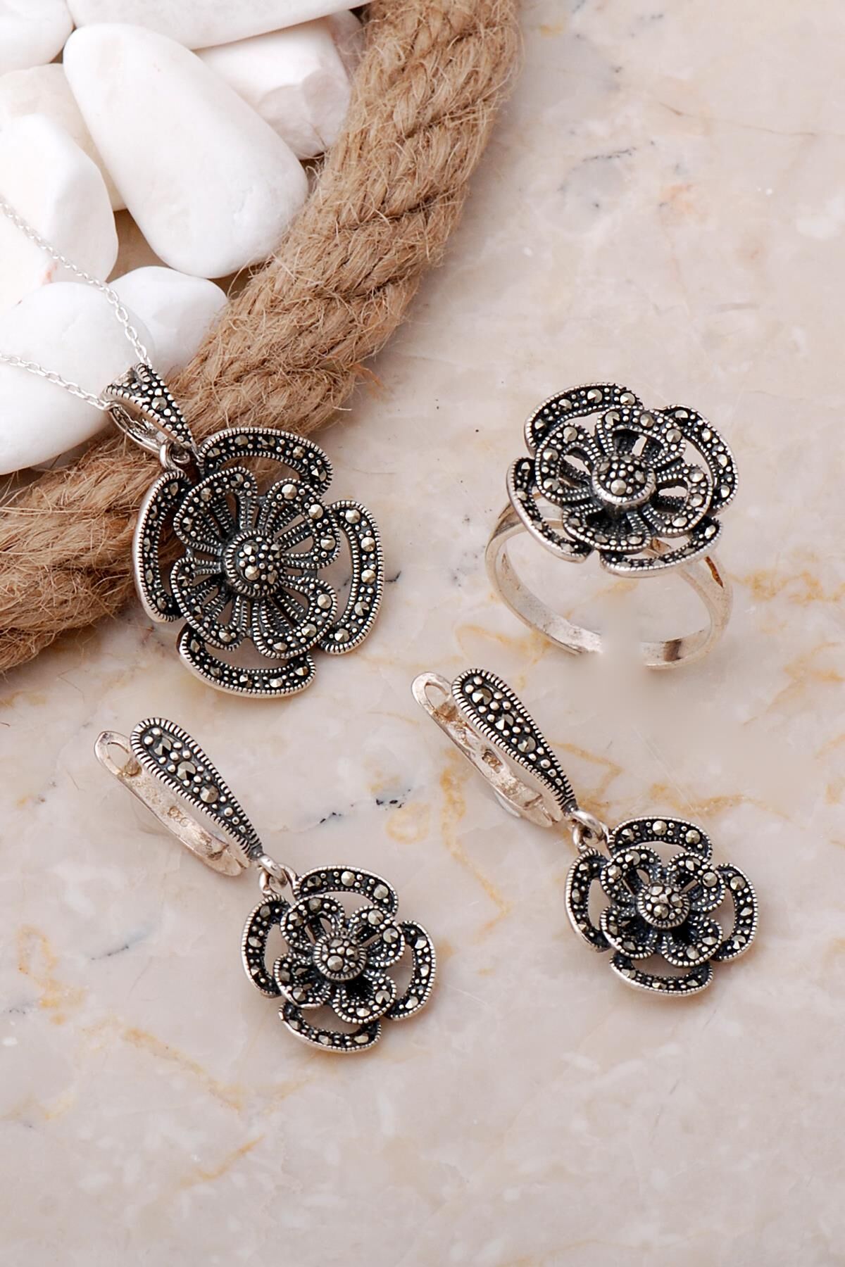 Markazit Taşlkı Çiçek Tasarımlı Gümüş Set 2127