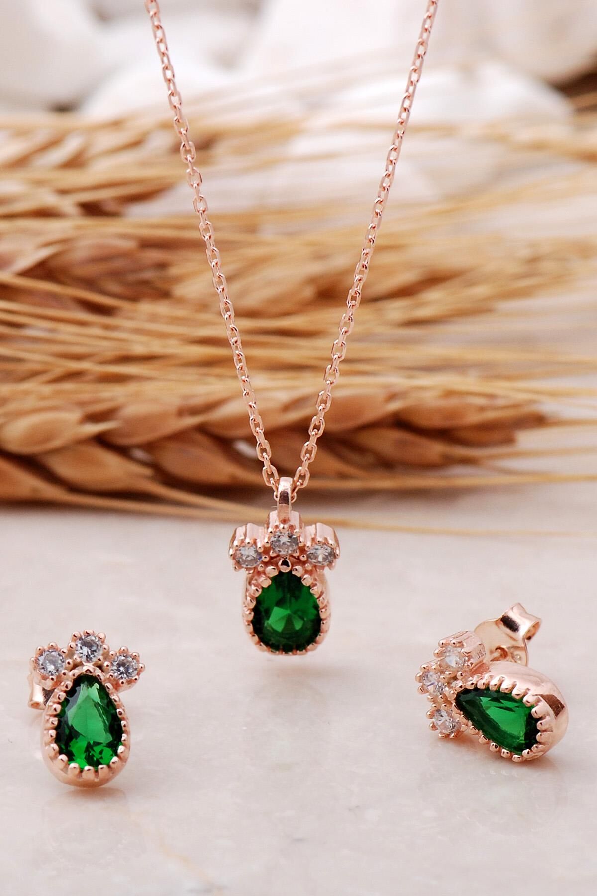 Kök Zümrüt Damla Taşlı Rose Gümüş Set 2472