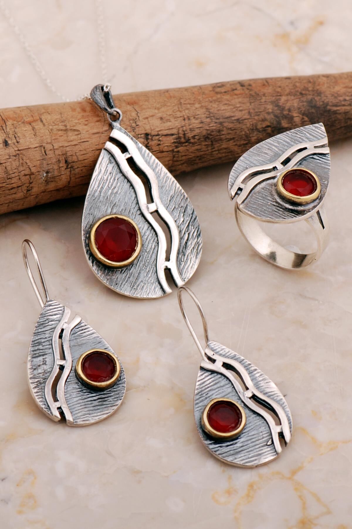 Kök Yakut Taşlı Çekiç Dövme Elişi Damla Gümüş Set 2808