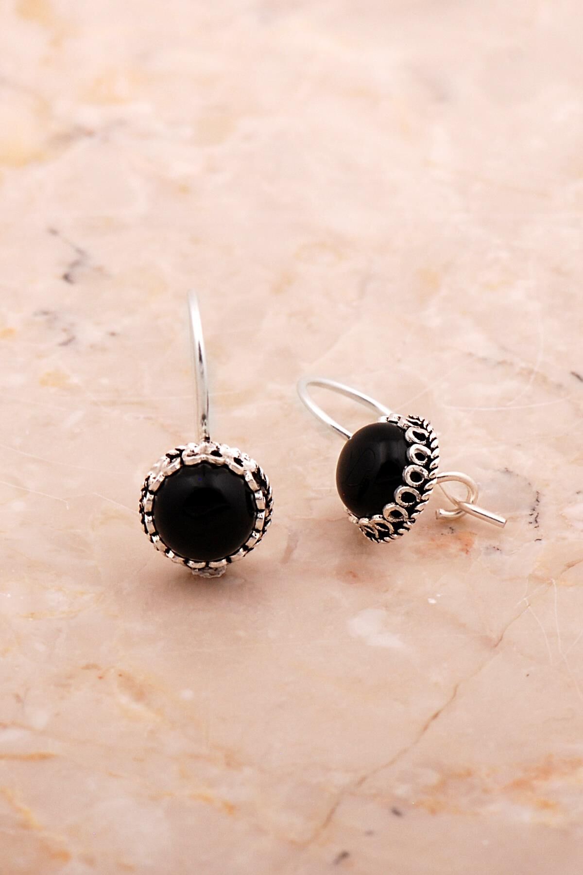 Oniks Taşlı Mini Elişi Gümüş Küpe 6179