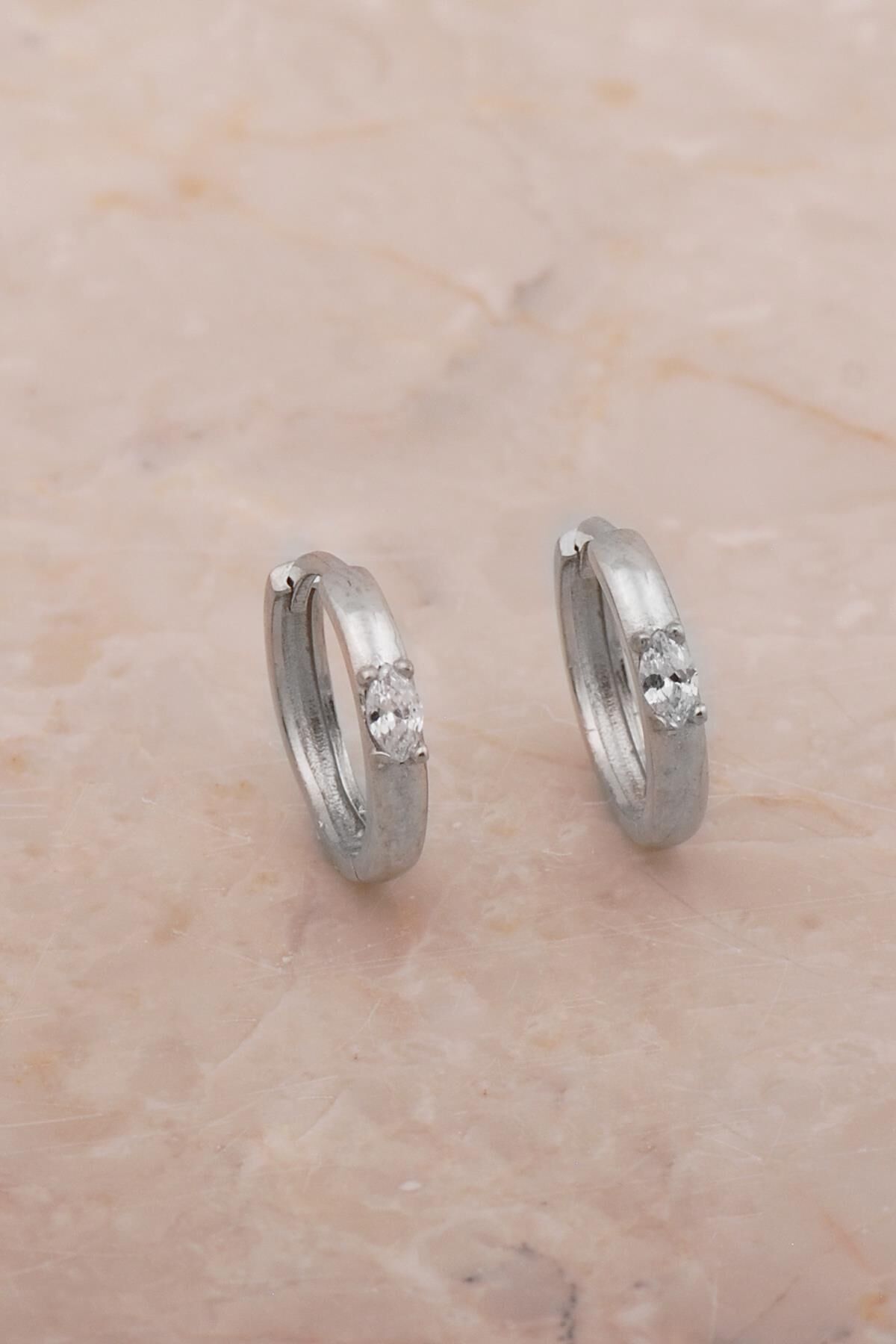 Taşlı Rodyumlu Gümüş Halka Küpe 6183