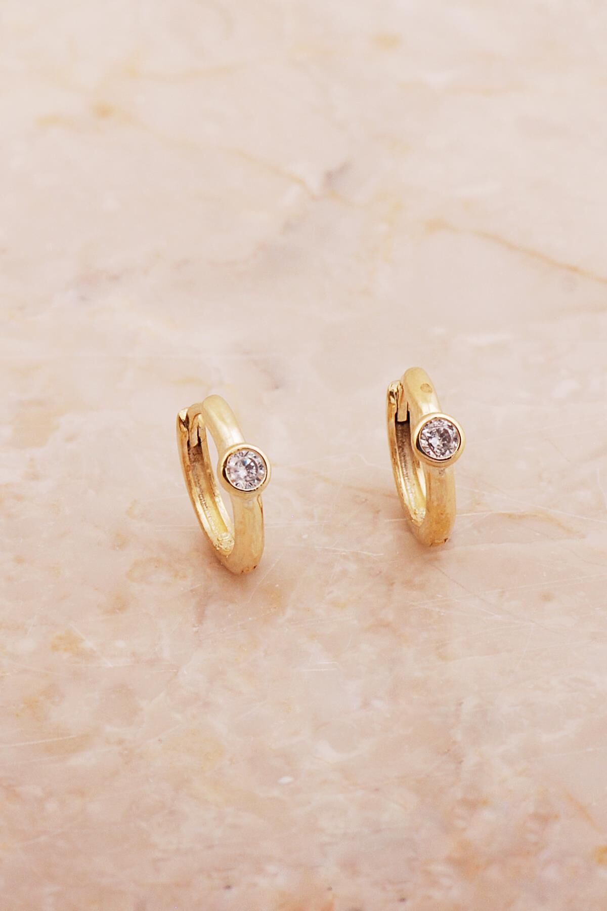 13 Mm Taşlı Altın Yaldızlı Gümüş Halka Küpe 6186