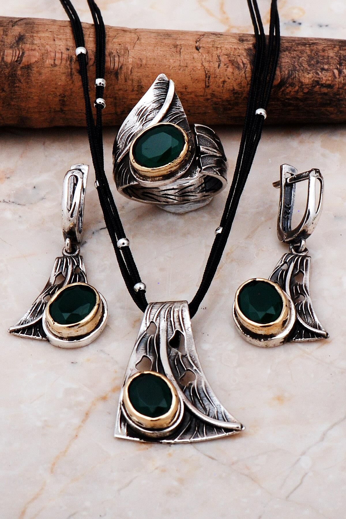 Kök Zümrüt Taşlı Çekiç Dövme Elişi Gümüş Set 2251