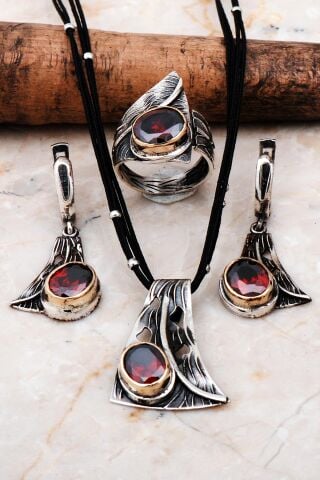 Lal Taşlı Çekiç Dövme Elişi Gümüş Set 2252