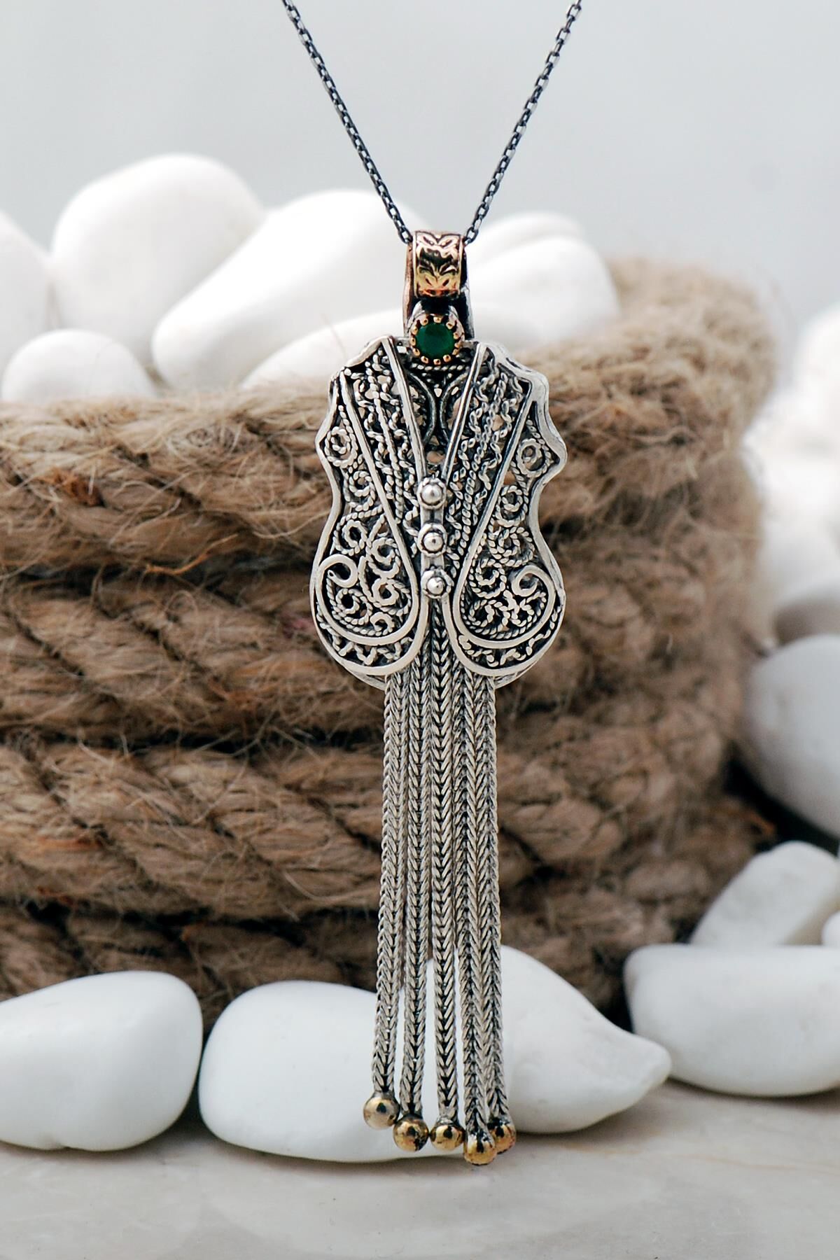 Püsküllü Kaftan Telkari Elişi Kök Zümrüt Taşlı Gümüş Kolye 7458