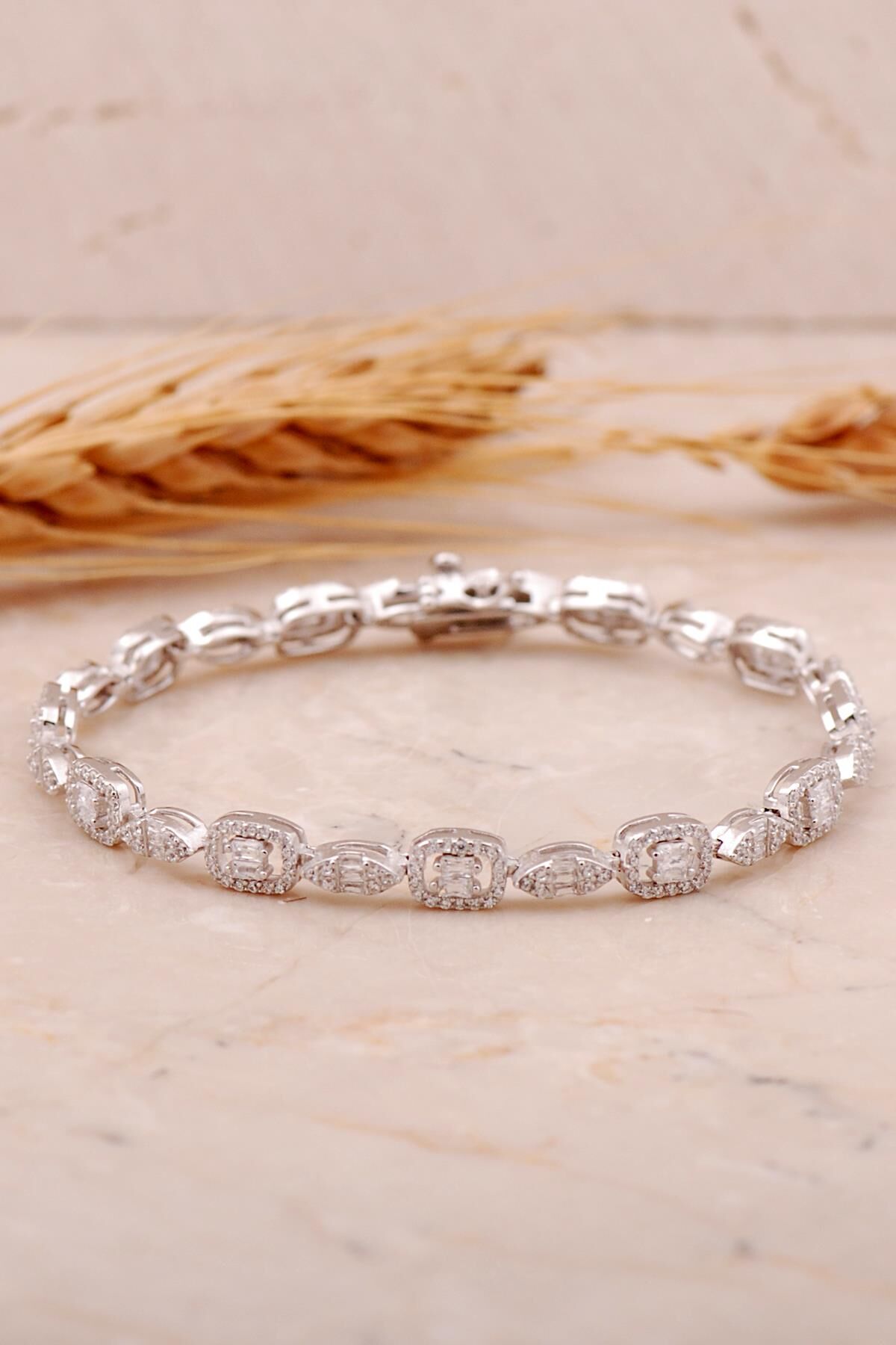 Baget Pırlanta Montürlü Rodyumlu Gümüş Bileklik 4452