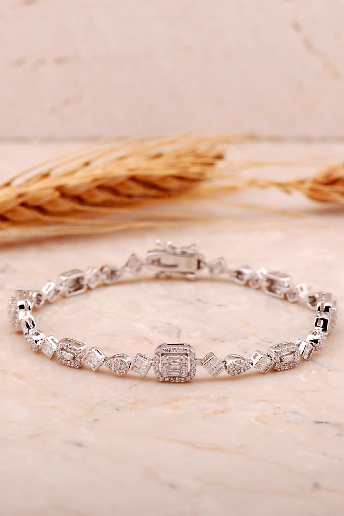 Baget Pırlanta Montürlü Rodyumlu Gümüş Bileklik 4453