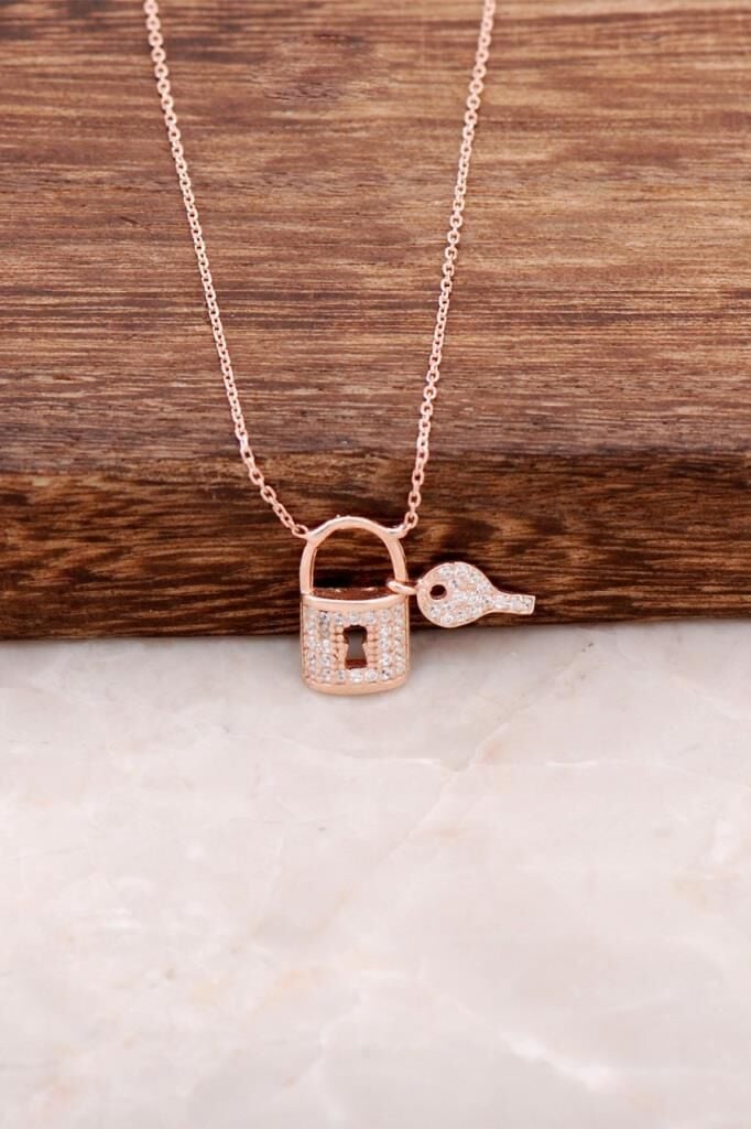 Tasarım Kilit Rose Gümüş Kolye 4110