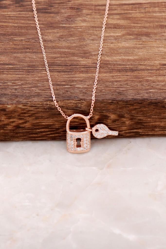 Tasarım Kilit Rose Gümüş Kolye 4110