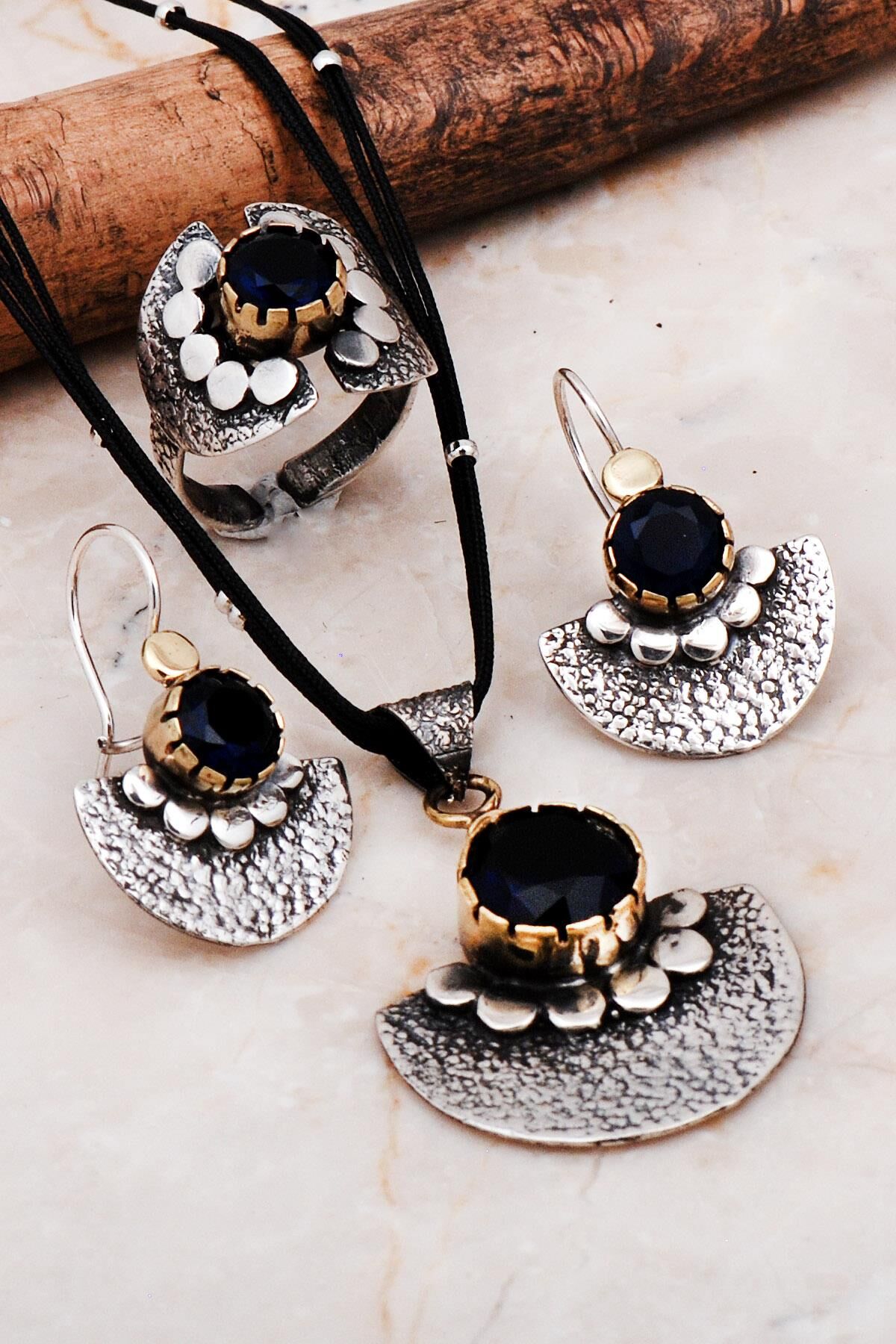 Safir Taşlı Çekiç Dövme Tasarım Elişi Gümüş Set 2271
