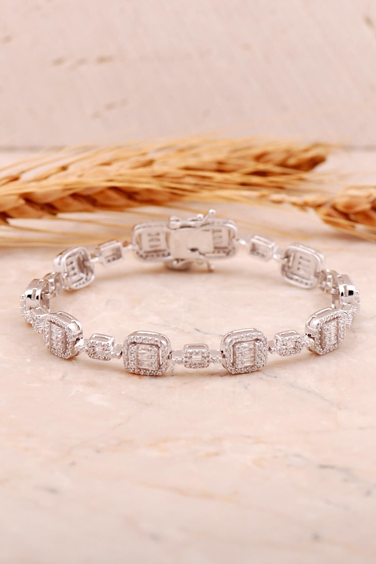 Baget Pırlanta Montürlü Rodyumlu Gümüş Bileklik 4456