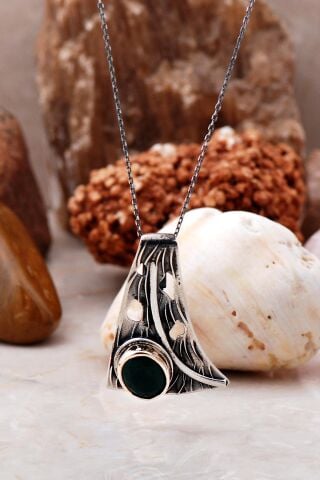 Kök Zümrüt Taşlı Elişi Tasarım Gümüş Kolye 6416