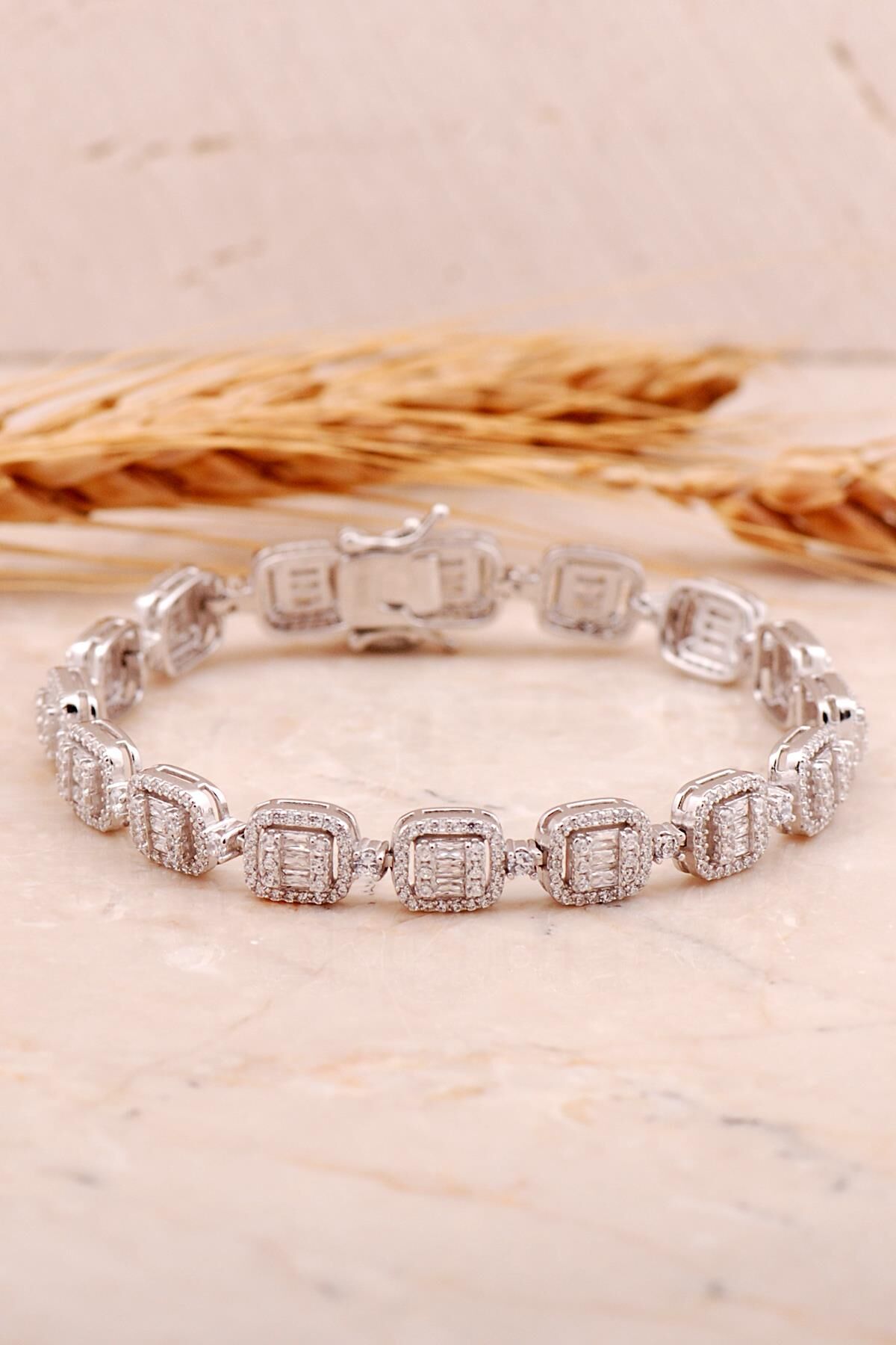 Baget Pırlanta Montürlü Rodyumlu Gümüş Bileklik 4458