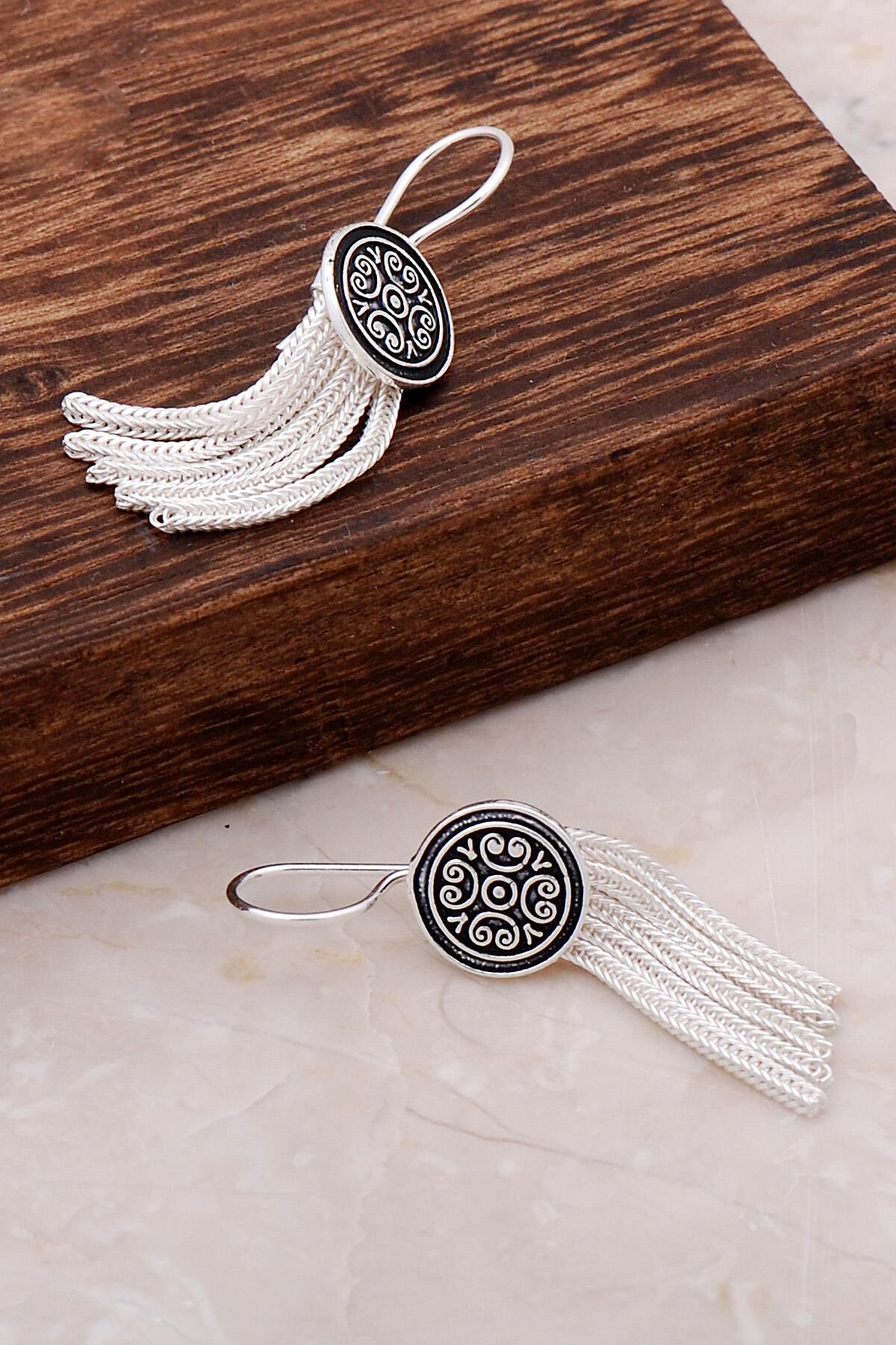 Asur Motifli Elişi Sallantılı Gümüş Küpe 4907