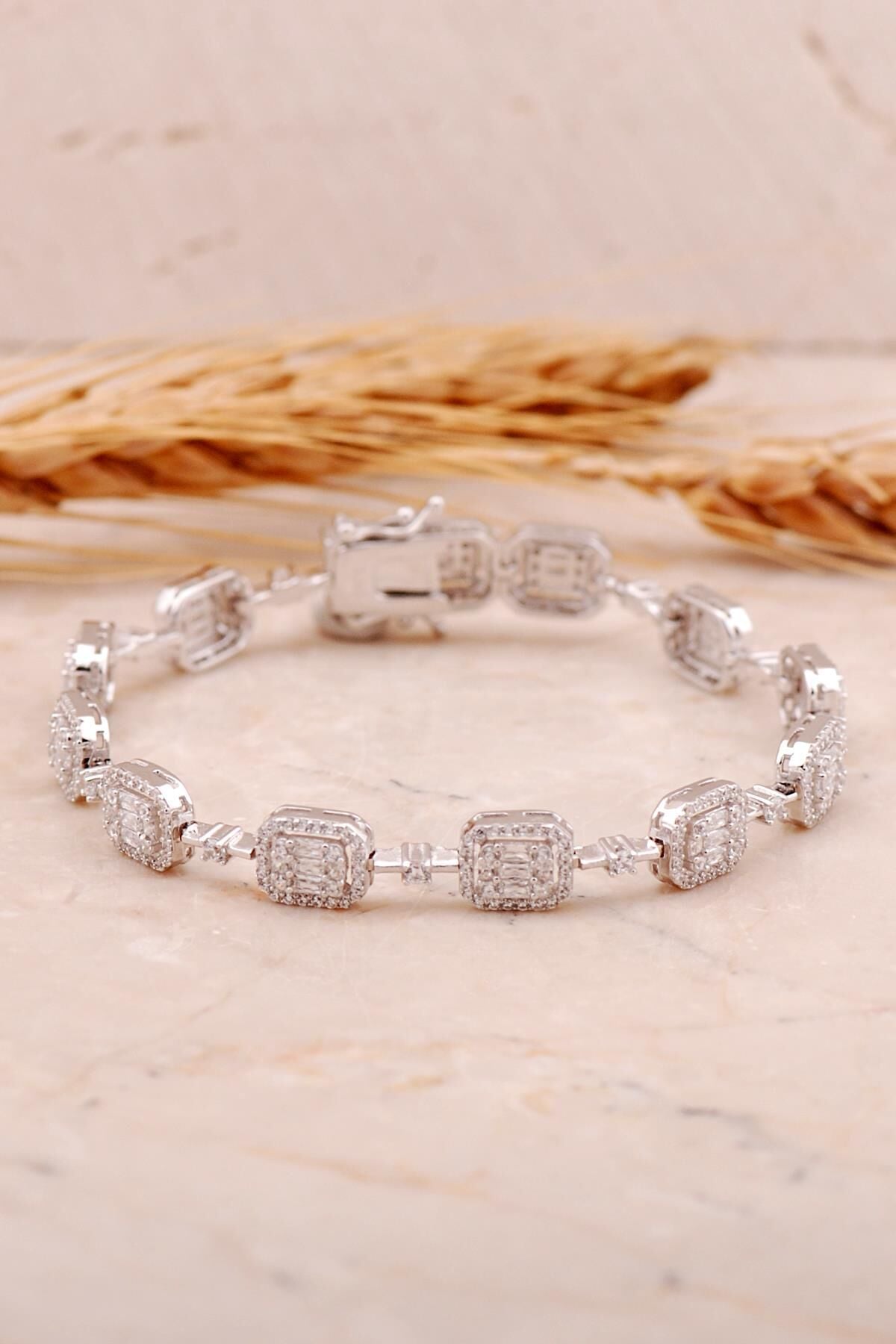 Baget Pırlanta Montürlü Rodyumlu Gümüş Bileklik 4457