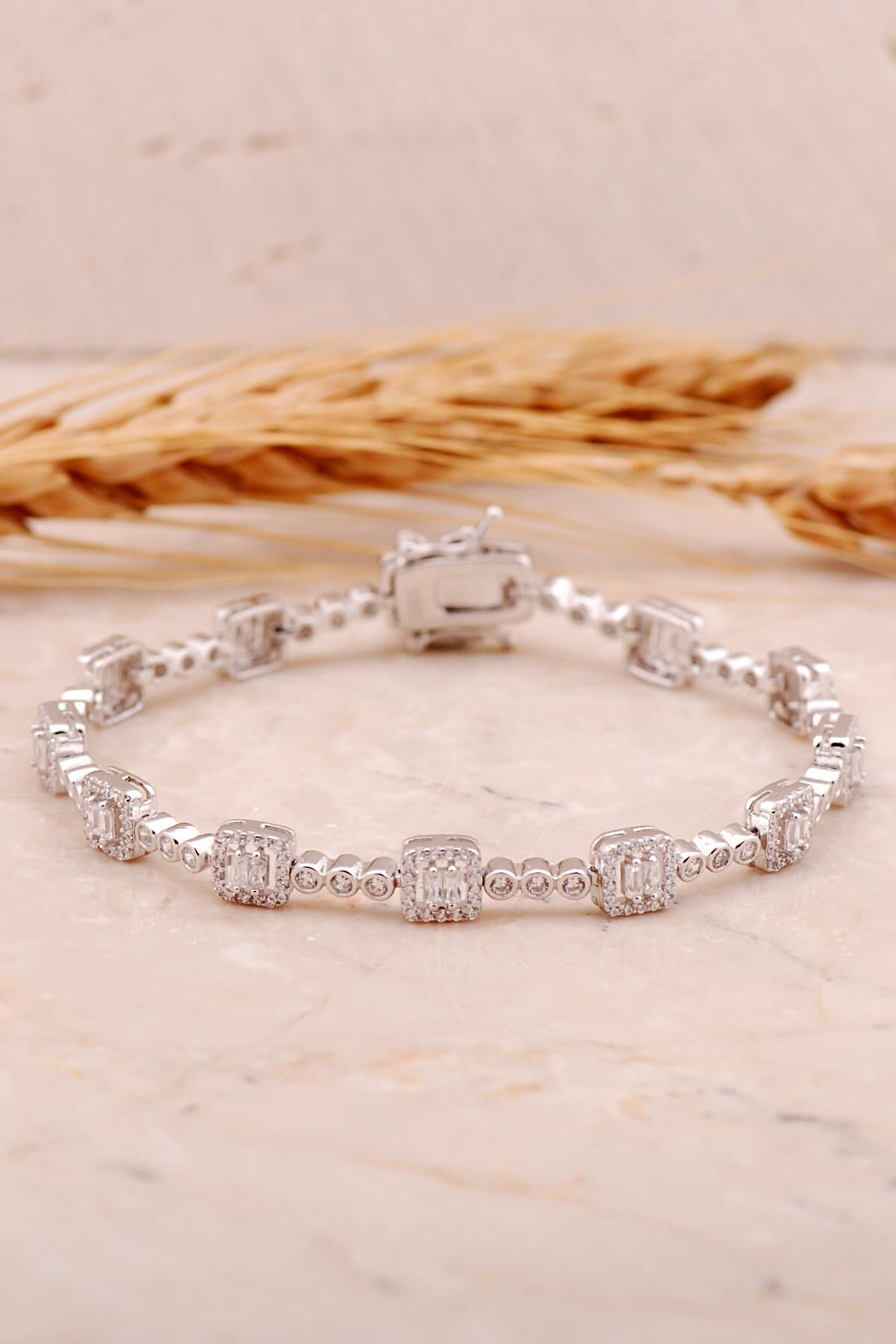 Baget Pırlanta Montürlü Rodyumlu Gümüş Bileklik 4459