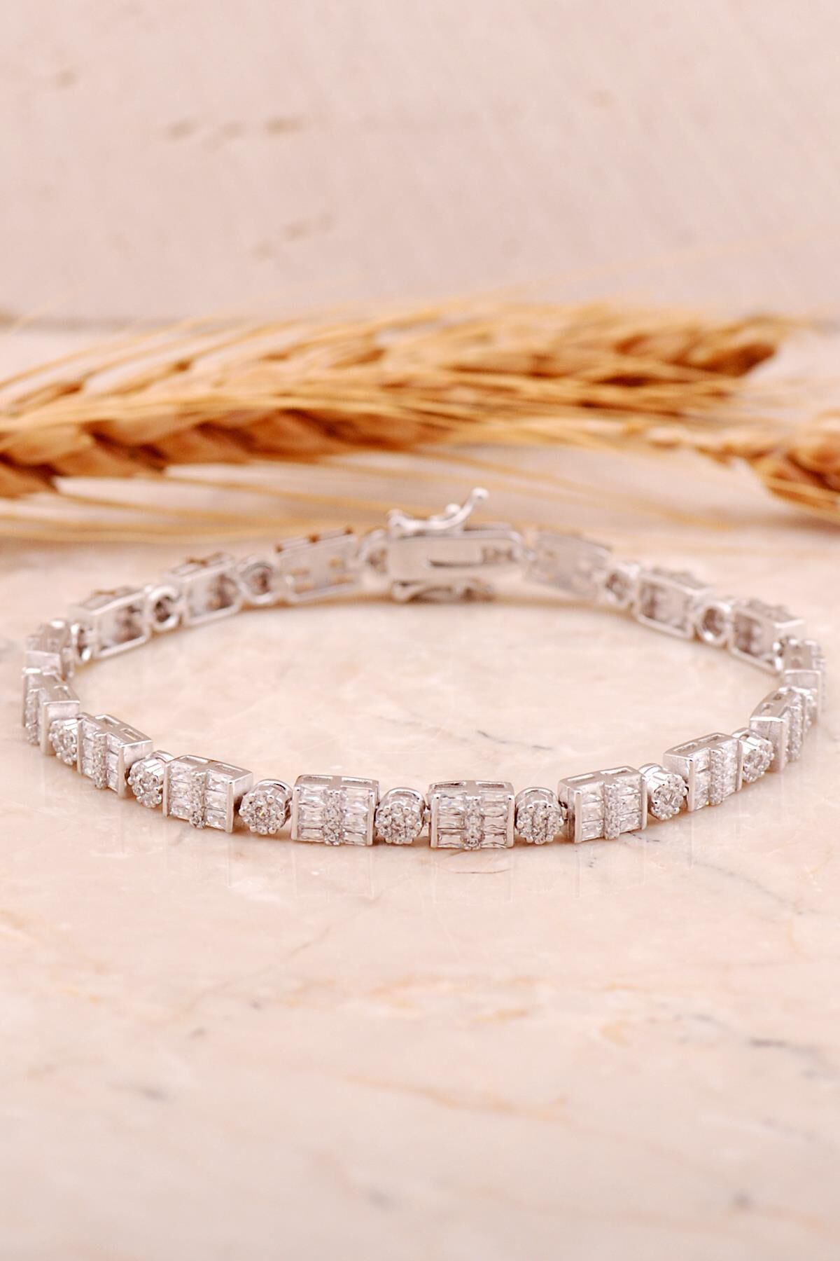 Baget Pırlanta Montürlü Rodyumlu Gümüş Bileklik 4461