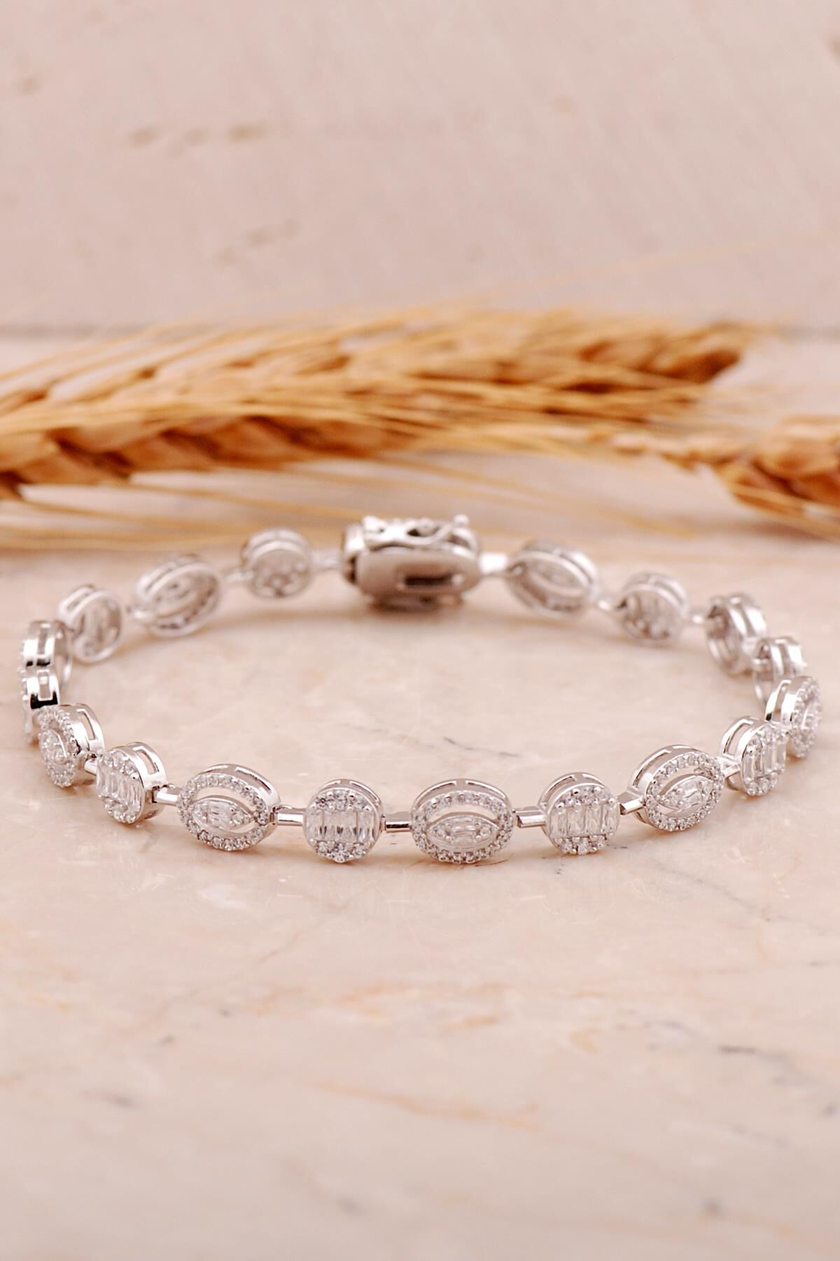 Baget Oval Pırlanta Montürlü Rodyumlu Gümüş Bileklik 4462