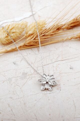 925 Ayar Gümüş Taşlı Lotus Çiçeği Kolye 8102