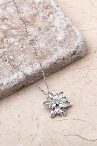 925 Ayar Gümüş Taşlı Lotus Çiçeği Kolye 8102